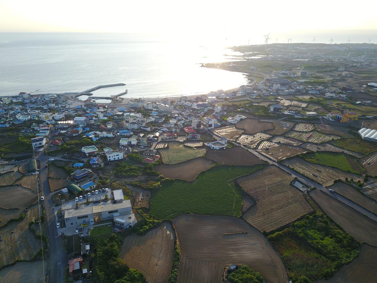 Lunamar Pension Jeju Exterior photo